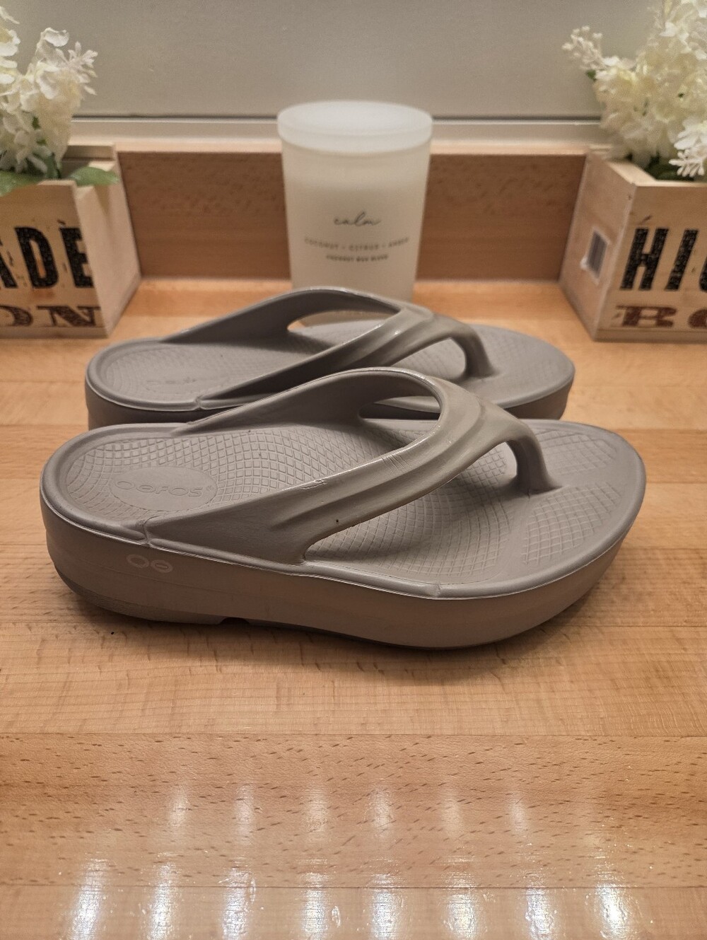 OOFOS OOmega OOlala Recovery Sandals Nomad/Beige Women's Size 7